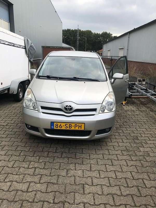 Grijs Gebruikt 2005 Toyota Corolla Verso Luna MPV | € 2.250 (Eerlijke prijs) - Afbeelding 1/4