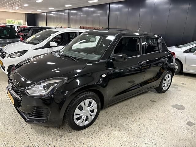 Zwart Gebruikt 2022 Suzuki Swift Hatchback | € 16.750 (Eerlijke prijs) - Afbeelding 1/4