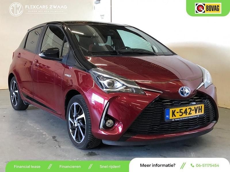 Occasion Toyota Yaris Hybrid 2021 Rood Hatchback