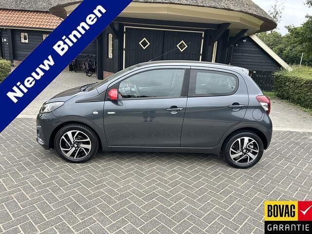 Grijs Gebruikt 2016 Peugeot 108 Envy Hatchback | € 6.650 (Eerlijke prijs) - Afbeelding 1/4