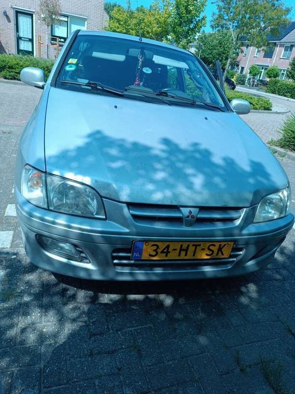 Grijs Gebruikt 2001 Mitsubishi Space Star MPV | € 600 (Eerlijke prijs) - Afbeelding 1/4