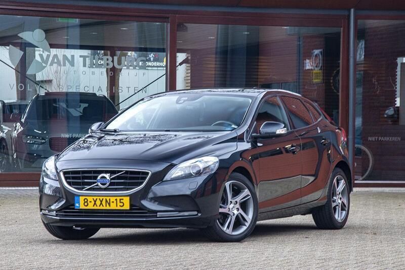 Zwart Gebruikt 2014 Volvo V40 Summum Stationwagen | € 13.950 (Iets duurder) - Afbeelding 1/4