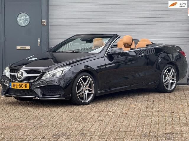 Zwart (metallic) Gebruikt 2015 Mercedes E350 Prestige Cabriolet | € 19.900 (Eerlijke prijs) - Afbeelding 1/4