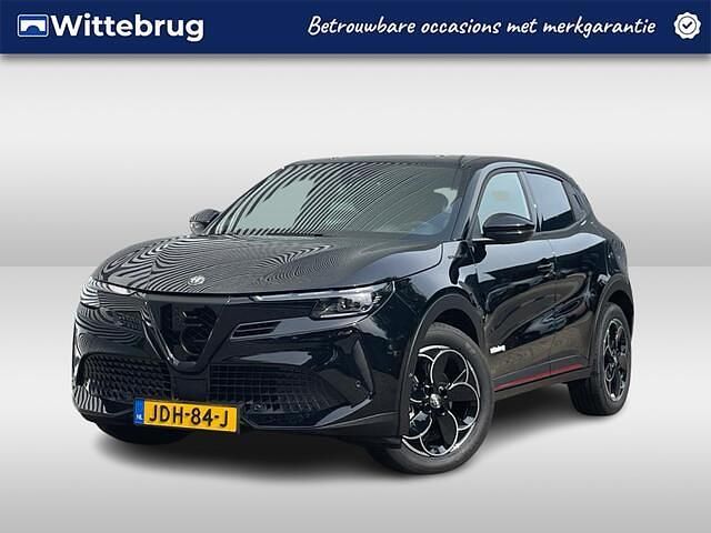 Zwart Occasion 2025 Alfa Romeo Junior Edizione Speciale SUV | € 32.925 (Eerlijke prijs) - Afbeelding 1/3