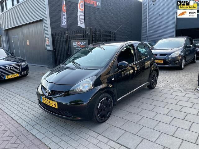 Zwart Occasion 2008 Toyota Aygo Sport Hatchback | € 2.499 (Eerlijke prijs) - Afbeelding 1/4