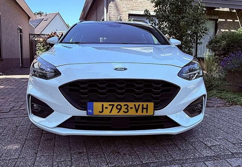 Wit Occasion 2020 Ford Focus ST Stationwagen | € 15.000 (Eerlijke prijs) - Afbeelding 1/4