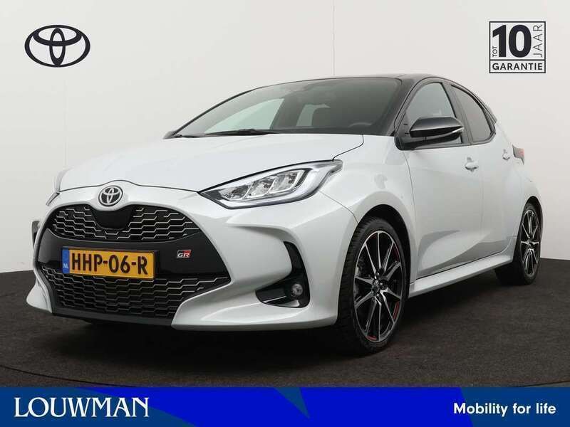 Grijs Gebruikt 2023 Toyota Yaris Hybrid Sport Hatchback | € 27.745 (Eerlijke prijs) - Afbeelding 1/3