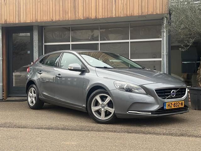 Grijs Occasion 2015 Volvo V40 Business Edition Hatchback | € 4.999 (Goede deal) - Afbeelding 1/4