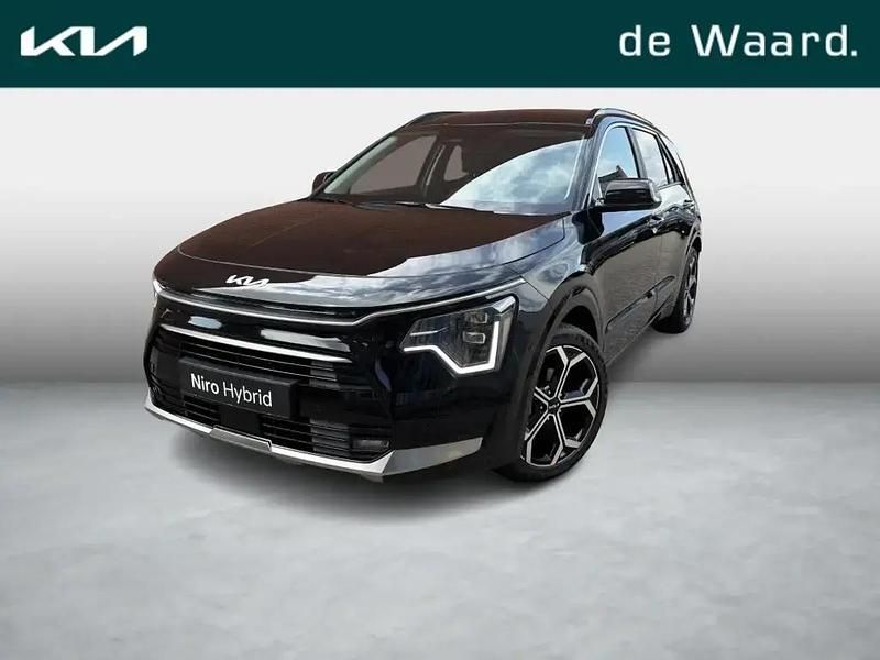 Aurora black pearl (donker zwart) Gebruikt 2025 Kia Niro Premium SUV | € 41.790 (Eerlijke prijs) - Afbeelding 1/4