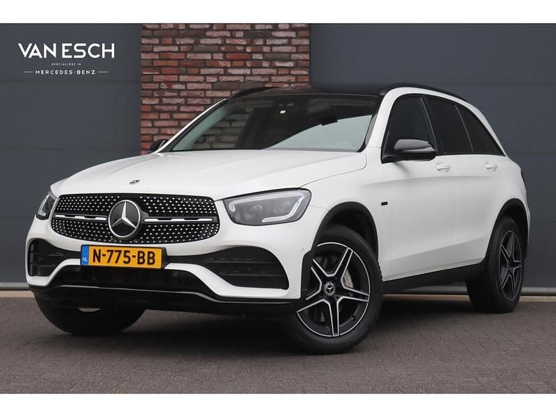 Occasion Mercedes GLC300e AMG line 211 PK (155 kW) 2020 Wit SUV
