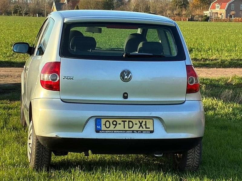 Occasion VW Fox 54 PK (39 kW) 2005 Zilver Hatchback