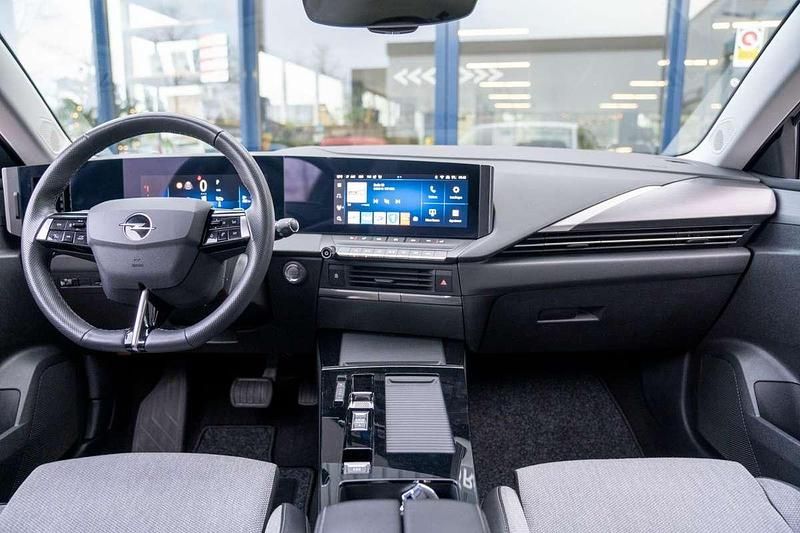 Occasion Opel Astra Innovation 131 PK (96 kW) 2023 Zilver Hatchback