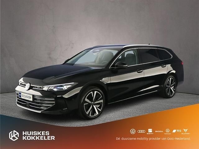 Zwart Gebruikt 2024 VW Passat Business Stationwagen | € 44.900 (Eerlijke prijs) - Afbeelding 1/4