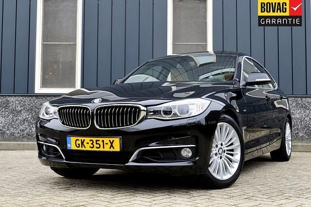 Zwart (metallic) Occasion 2015 BMW 320 Executive Hatchback | € 14.950 (Eerlijke prijs) - Afbeelding 1/4