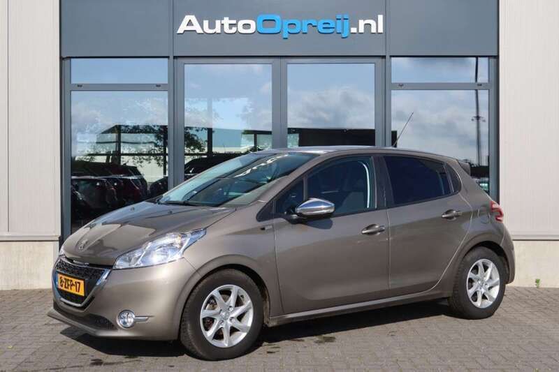 Grijs Gebruikt 2015 Peugeot 208 Style Hatchback | € 11.245 (Iets duurder) - Afbeelding 1/4