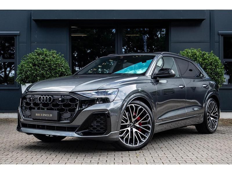 Grijs Gebruikt 2024 Audi Q8 Competition SUV | € 109.950 - Afbeelding 1/4