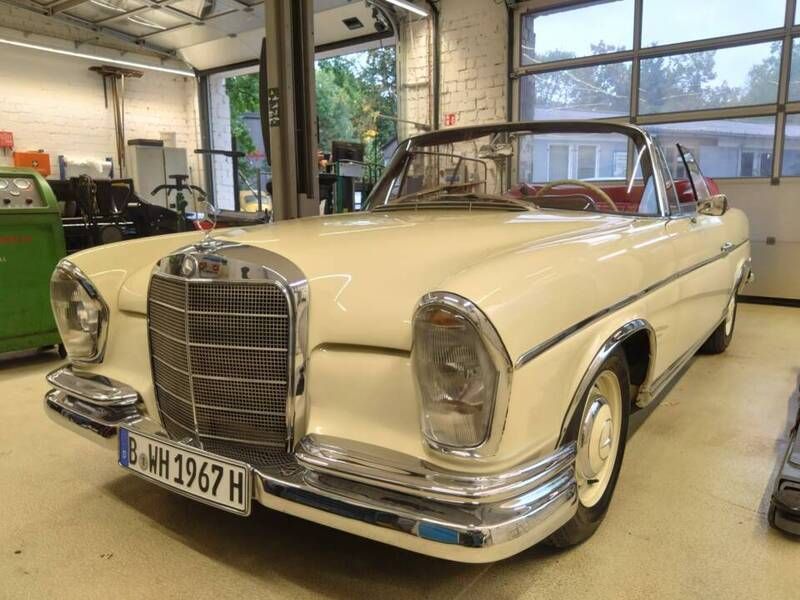 Beige Gebruikt 1967 Mercedes 300 SE Cabriolet | € 240.000 - Afbeelding 1/4
