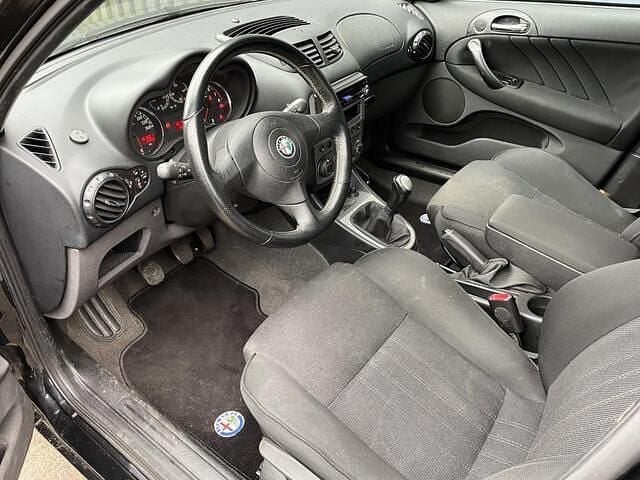 Occasion Alfa Romeo 147 Progression 105 PK (77 kW) 2005 Zwart Hatchback