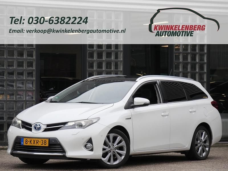 Wit Occasion 2013 Toyota Auris Hybrid Stationwagen | € 9.950 - Afbeelding 1/4