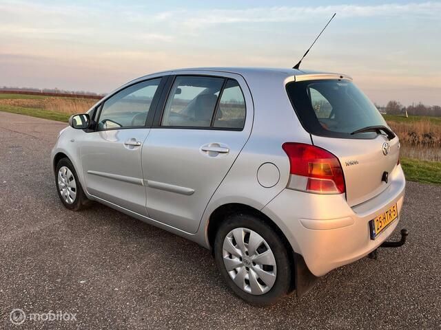 Occasion Toyota Yaris 101 PK (74 kW) 2009 Grijs Hatchback