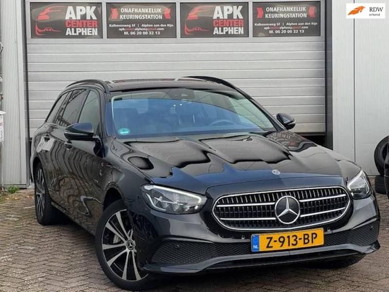 Zwart Occasion 2020 Mercedes E300 Avantgarde Stationwagen | € 26.950 - Afbeelding 1/4