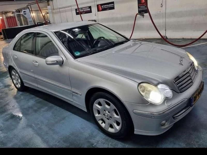 Zilver Occasion 2006 Mercedes C180 Elegance Sedan | € 4.499 (Eerlijke prijs) - Afbeelding 1/4