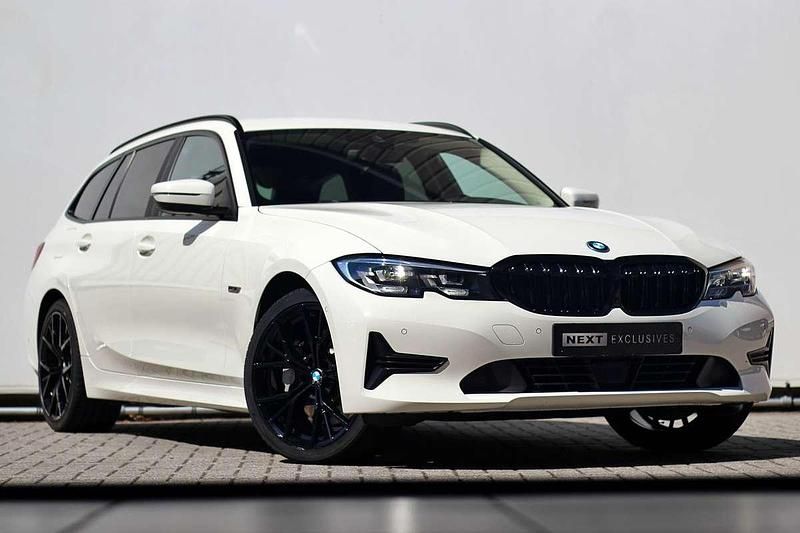 Wit Gebruikt 2022 BMW 330e Stationwagen | € 30.950 (Super prijs) - Afbeelding 1/4