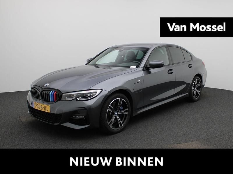 Grijs (metallic) Gebruikt 2021 BMW 330e Executive Sedan | € 34.900 (Goede deal) - Afbeelding 1/4