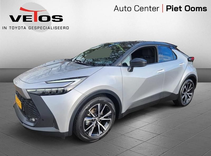 Grijs (metallic) Occasion 2025 Toyota C-HR SUV | € 34.450 (Eerlijke prijs) - Afbeelding 1/4
