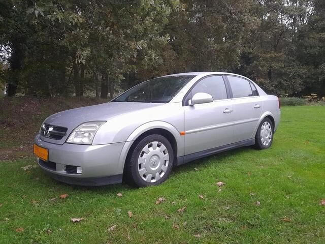 Grijs Gebruikt 2003 Opel Vectra Comfort Sedan | € 2.490 (Iets duurder) - Afbeelding 1/4