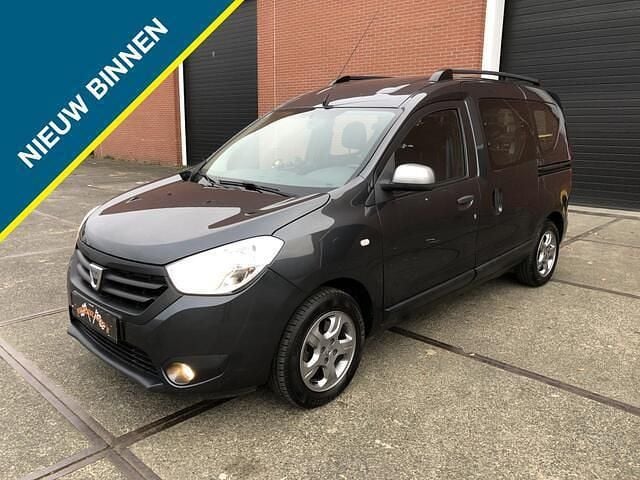 Grijs (metallic) Occasion 2016 Dacia Dokker Lauréate MPV | € 7.799 (Iets duurder) - Afbeelding 1/4