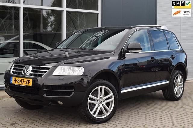 Zwart Gebruikt 2005 VW Touareg Individual SUV | € 5.999 - Afbeelding 1/4