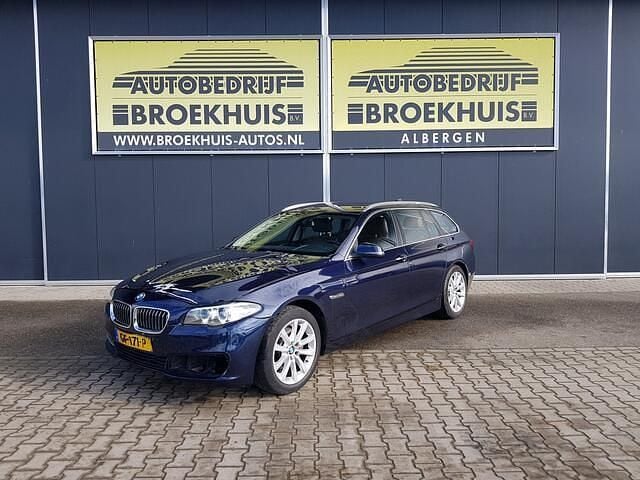 Blauw (metallic) Occasion 2015 BMW 520 Executive Stationwagen | € 6.950 (Super prijs) - Afbeelding 1/4