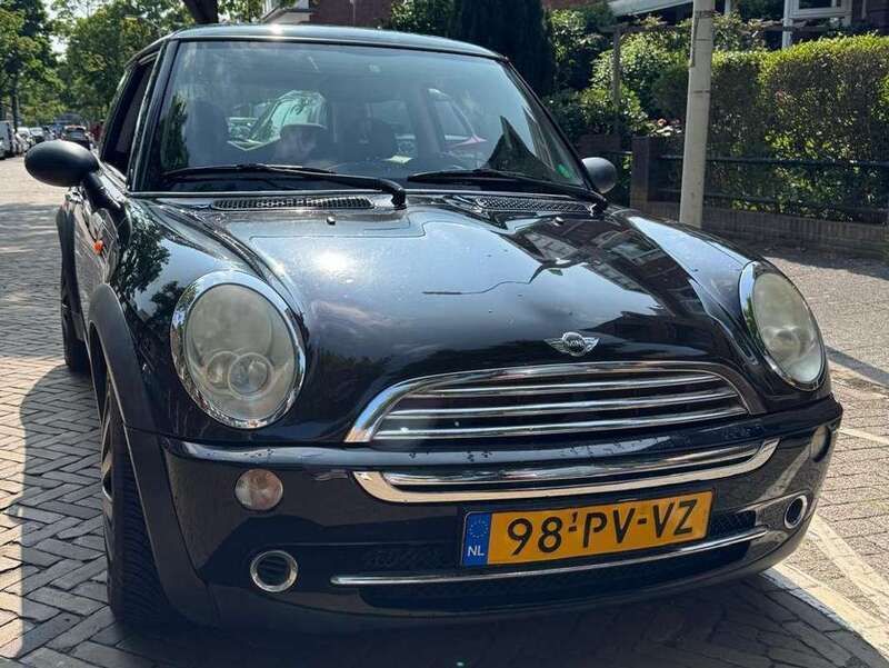 Zwart Gebruikt 2005 Mini ONE Hatchback | € 2.700 (Eerlijke prijs) - Afbeelding 1/4