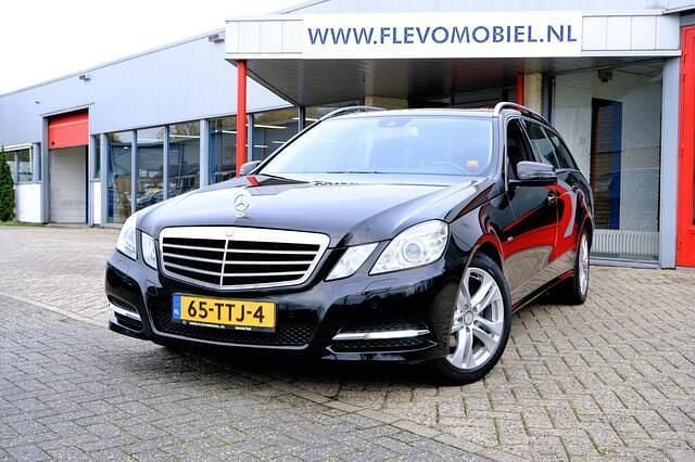 Zwart Occasion 2011 Mercedes 200 Avantgarde Stationwagen | € 8.750 (Goede deal) - Afbeelding 1/4