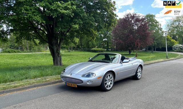 Grijs Gebruikt 2002 Jaguar XKR Cabriolet | € 27.450 (Duur) - Afbeelding 1/4