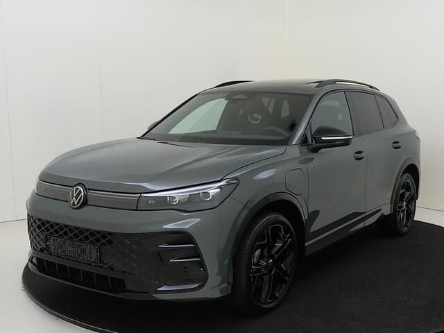 Groen Gebruikt 2025 VW Tiguan R-line Edition SUV | € 51.950 (Eerlijke prijs) - Afbeelding 1/4