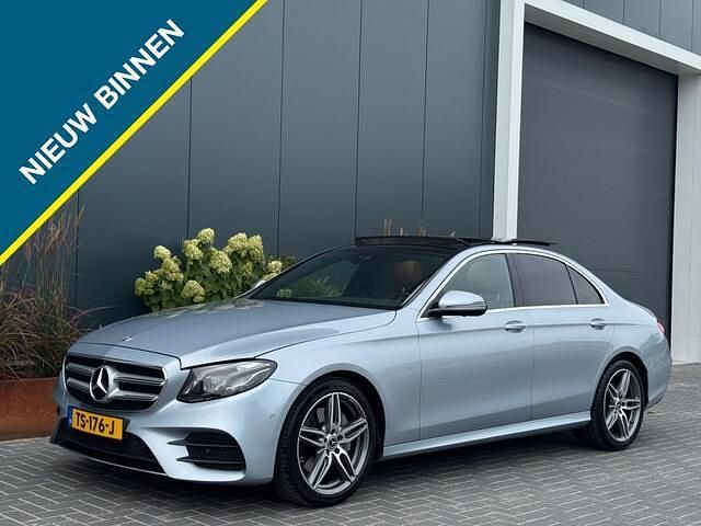 Grijs Gebruikt 2018 Mercedes E220 AMG Sedan | € 25.995 (Eerlijke prijs) - Afbeelding 1/4