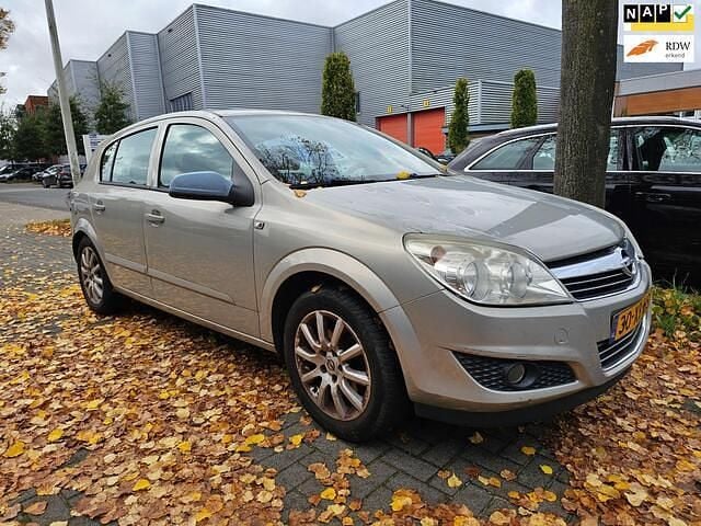 Grijs Gebruikt 2007 Opel Astra Hatchback | € 1.499 (Goede deal) - Afbeelding 1/4