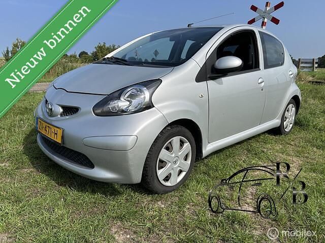 Grijs Gebruikt 2007 Toyota Aygo Hatchback | € 1.899 (Goede deal) - Afbeelding 1/4