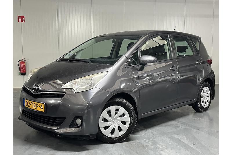 Grijs Occasion 2012 Toyota Verso-S MPV | € 9.799 (Duur) - Afbeelding 1/1