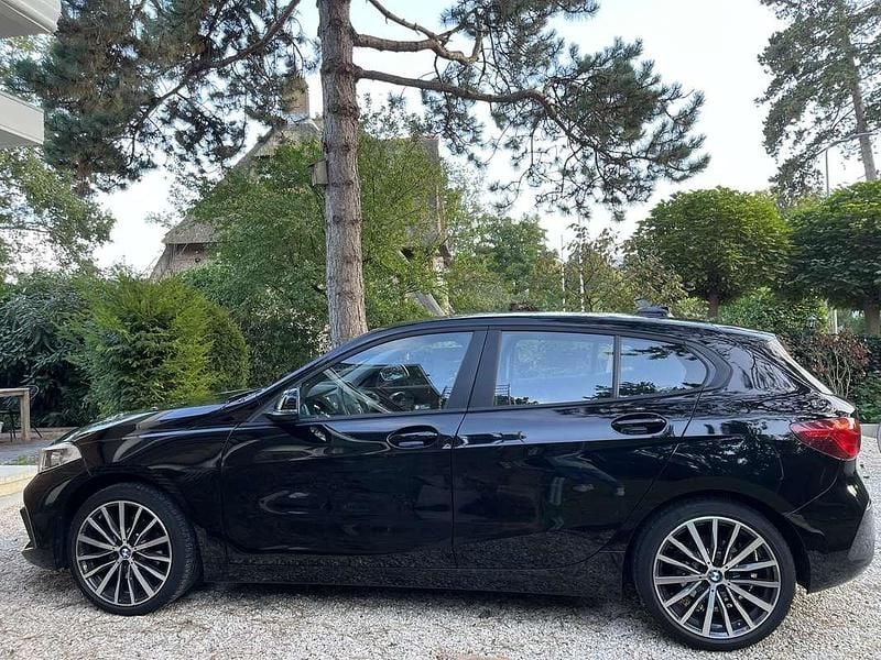 Zwart Gebruikt 2021 BMW 116 Executive Hatchback | € 20.250 (Eerlijke prijs) - Afbeelding 1/4