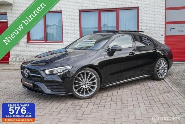 Zwart Gebruikt 2023 Mercedes CLA200 AMG line Sedan | € 34.950 (Goede deal) - Afbeelding 1/4