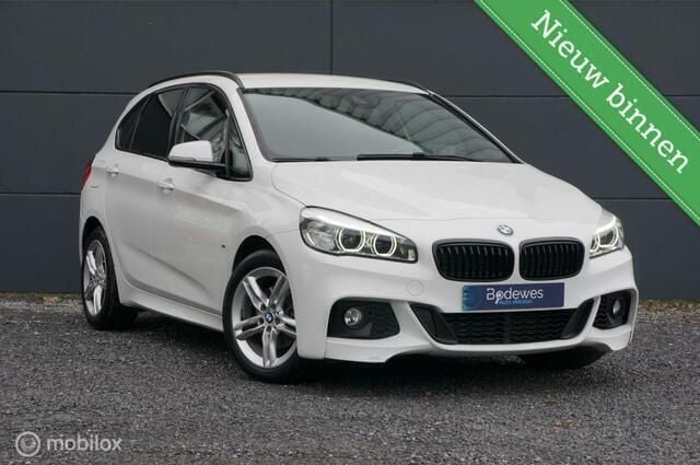 Wit Gebruikt 2017 BMW 218 M Sport Stationwagen | € 17.998 (Iets duurder) - Afbeelding 1/4