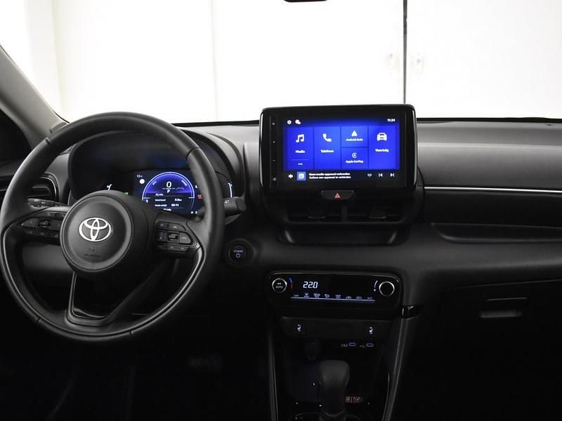 Occasion Toyota Yaris Hybrid Style 116 PK (85 kW) 2025 Rood Hatchback