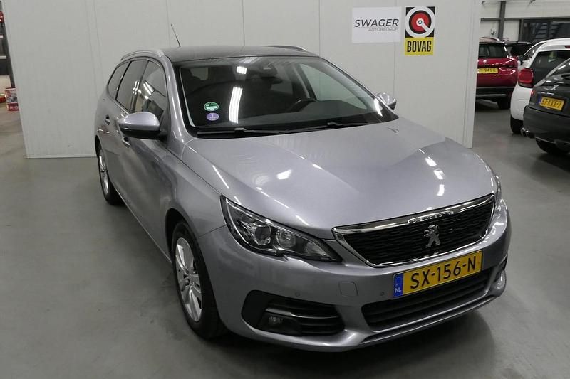 Grijs Occasion 2018 Peugeot 308 Hatchback | € 8.495 (Eerlijke prijs) - Afbeelding 1/4
