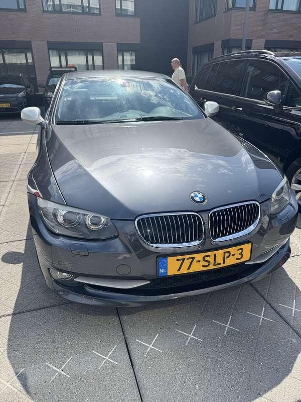 Grijs Gebruikt 2011 BMW 320 Coupé | € 10.500 (Duur) - Afbeelding 1/4