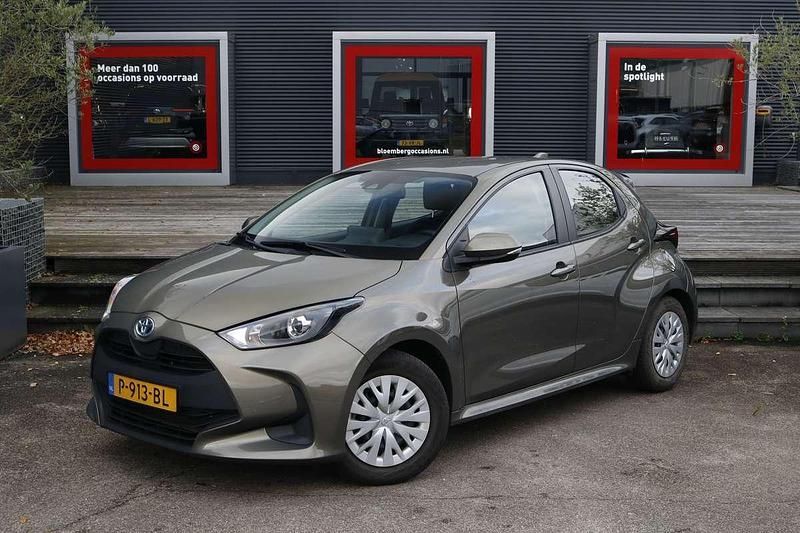 Groen Gebruikt 2022 Toyota Yaris Hybrid Active Hatchback | € 21.750 (Eerlijke prijs) - Afbeelding 1/4