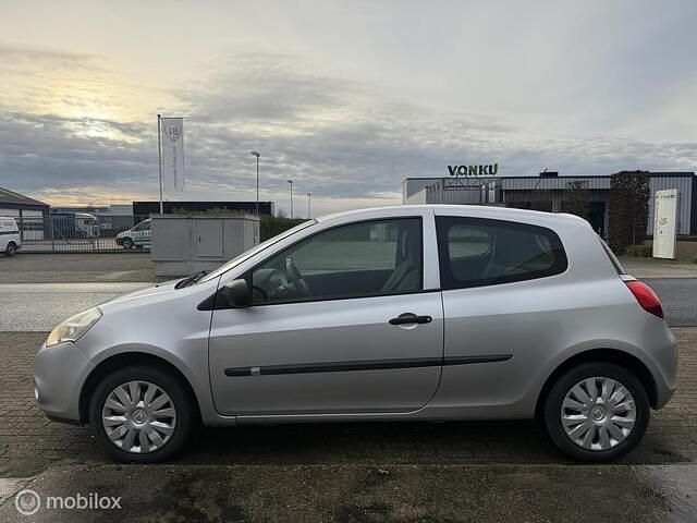 Occasion Renault Clio II 75 PK (55 kW) 2009 Grijs Hatchback