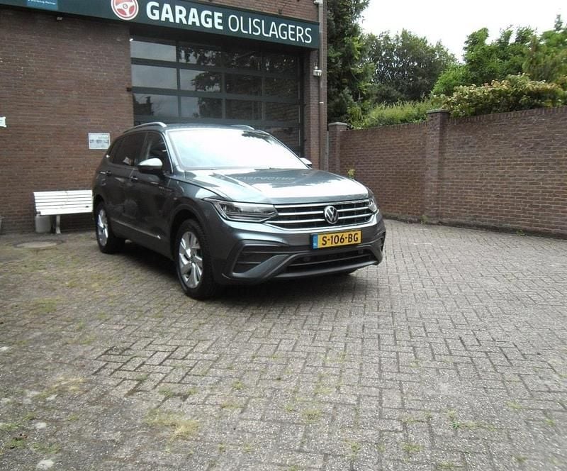 Grijs Gebruikt 2023 VW Tiguan Allspace SUV | € 38.495 (Eerlijke prijs) - Afbeelding 1/4